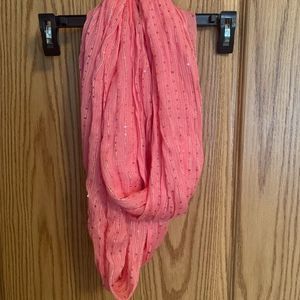 Women’s Nee York and Company sparkly eternity scarf.